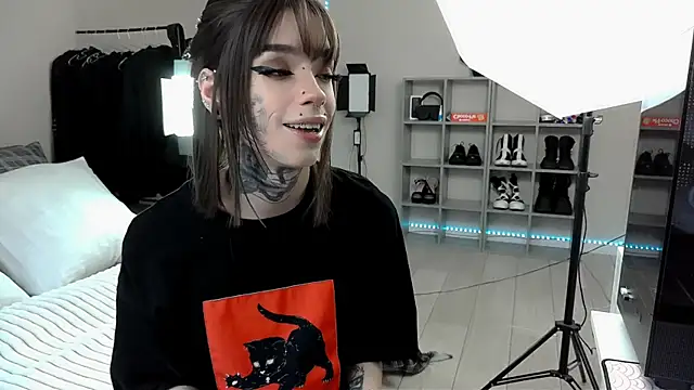 Tanya M online show from 2, 2, 2025