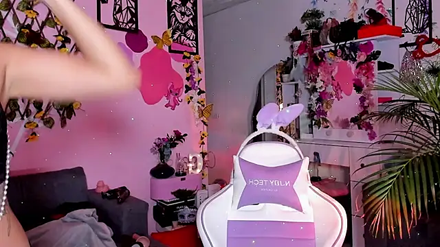 Danielacossio online show from 7, 4, 2026