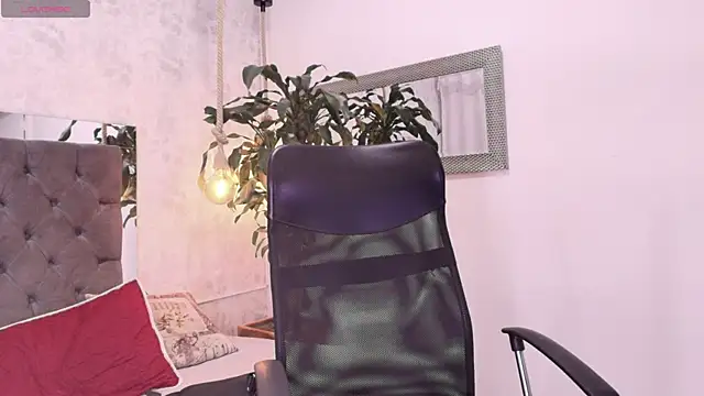 Snapshot of maddy_cooper_ chatting on 29, 12, 2024 maddy cooper online show from 29, 12, 2024