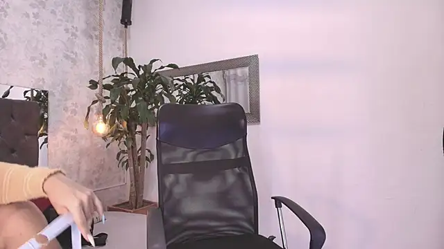 Snapshot of maddy_cooper_ chatting on 27, 12, 2024 maddy cooper online show from 27, 12, 2024