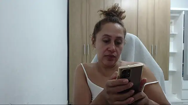 RoxanaLove9 online show from 1, 12, 2025