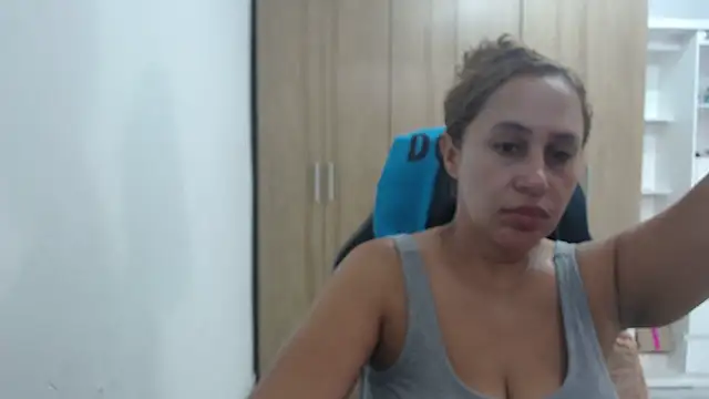 RoxanaLove9 online show from 10, 10, 2025