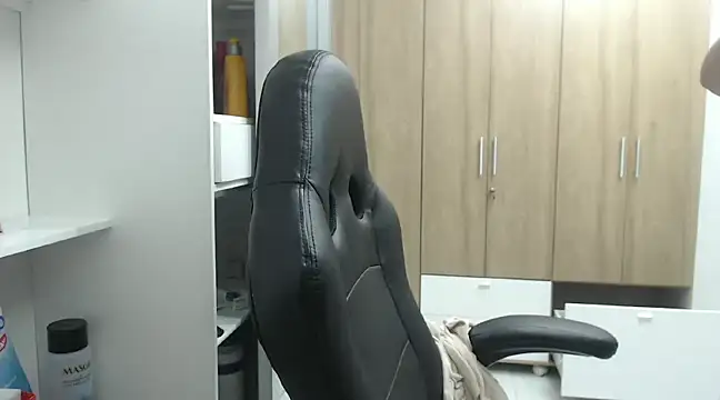 RoxanaLove9 online show from 19, 3, 2025