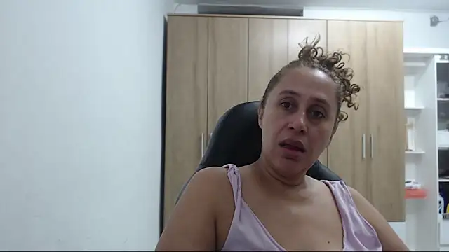 Snapshot of RoxanaLove9 chatting on 26, 4, 2026 RoxanaLove9 online show from 26, 4, 2026