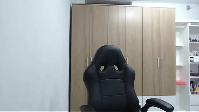 RoxanaLove9 online show from 8, 3, 2026