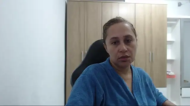 Snapshot of RoxanaLove9 chatting on 4, 5, 2026 RoxanaLove9 online show from 4, 5, 2026