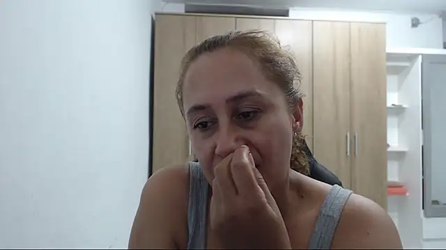 Snapshot of RoxanaLove9 chatting on 7, 6, 2026 RoxanaLove9 online show from 7, 6, 2026