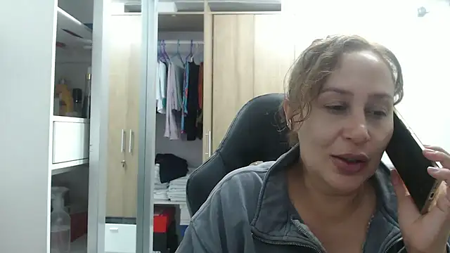 RoxanaLove9 online show from 8, 3, 2025