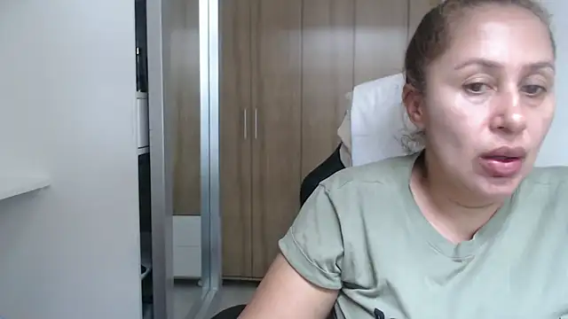 RoxanaLove9 online show from 18, 3, 2025