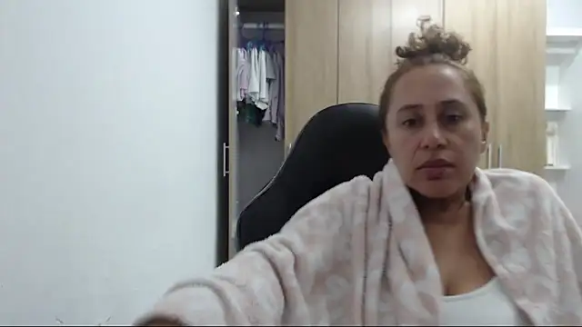 RoxanaLove9 online show from 19, 4, 2026