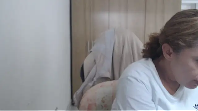 RoxanaLove9 online show from 8, 10, 2025