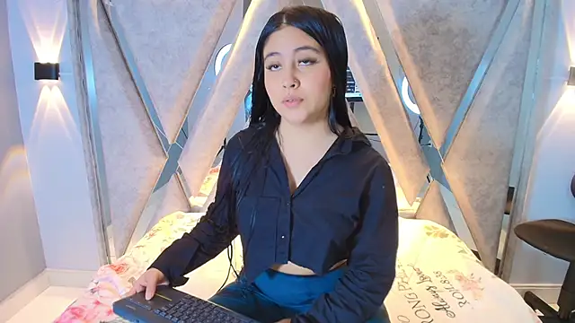 Annie9  online show from 25, 10, 2025