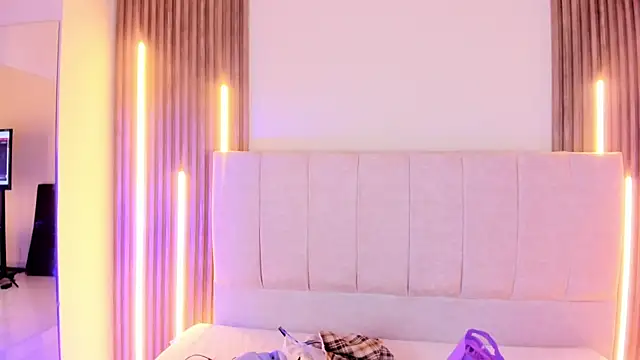 Annie9  online show from 17, 4, 2026