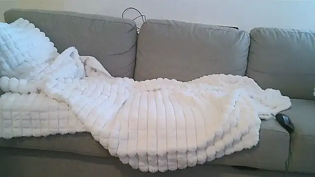 Snapshot of lilimy1993 chatting on 28, 10, 2025 lilimy1993 online show from 28, 10, 2025