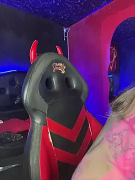 Iam  Cristal online show from 7, 2, 2026