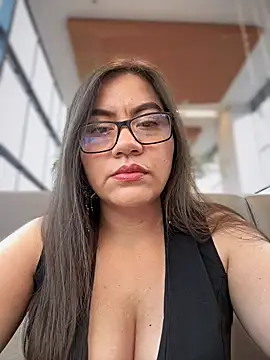 Iam  Cristal online show from 2, 12, 2025