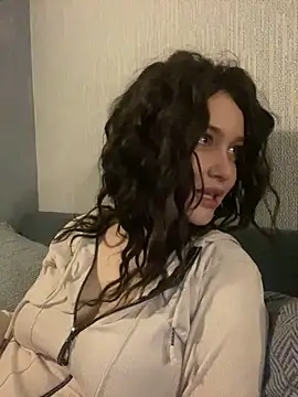 KikiWatson online show from 7, 2, 2025