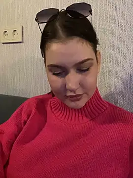 KikiWatson online show from 1, 2, 2025