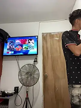 Snapshot of LatinBoysxxx chatting on 21, 1, 2025 LatinBoysxxx online show from 21, 1, 2025