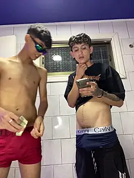 Snapshot of LatinBoysxxx chatting on 17, 1, 2025 LatinBoysxxx online show from 17, 1, 2025