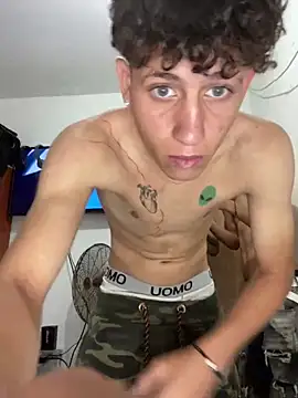 Snapshot of LatinBoysxxx chatting on 20, 1, 2025 LatinBoysxxx online show from 20, 1, 2025