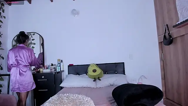 medussa13  online show from 11, 4, 2026