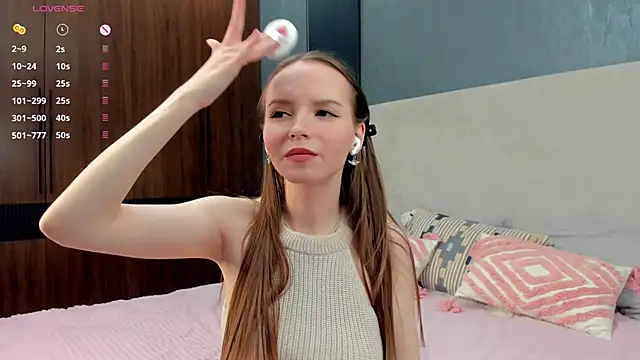 Snapshot of AlodiaHamblett chatting on 20, 10, 2025 AlodiaHamblett online show from 20, 10, 2025