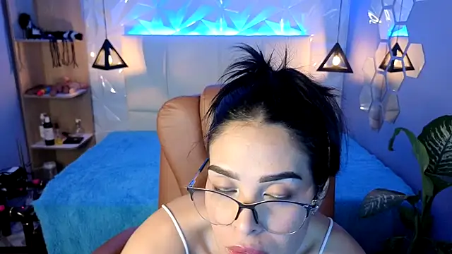 AlessiaVal  online show from 12, 11, 2025