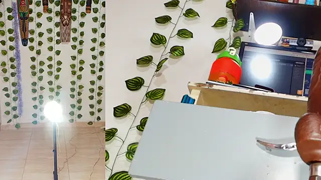 sharlotte funny online show from 20, 4, 2026