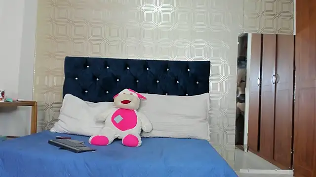 yulianademond66 online show from 17, 2, 2025