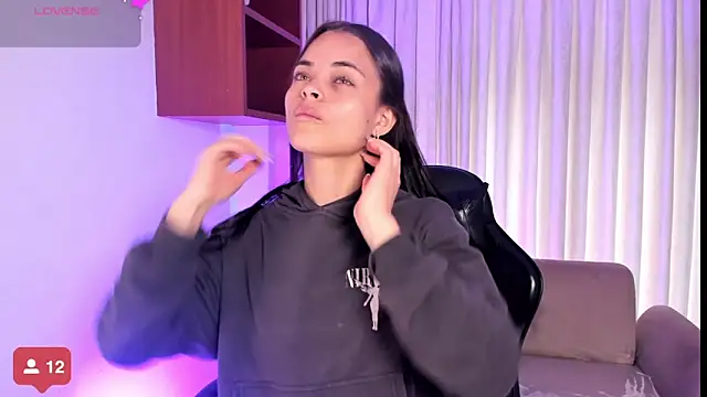 HannaRhodes online show from 6, 11, 2025