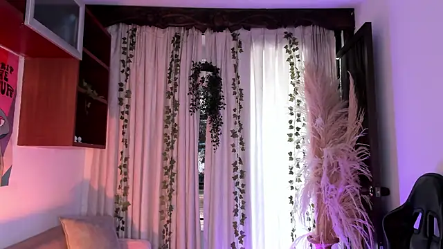 HannaRhodes online show from 18, 4, 2026