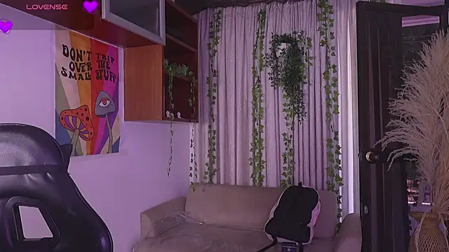 HannaRhodes online show from 15, 3, 2026