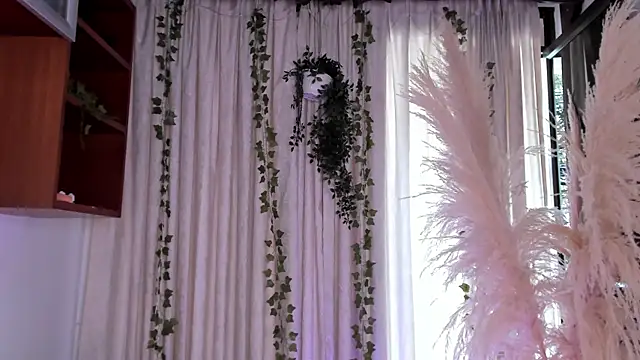 HannaRhodes online show from 18, 4, 2026