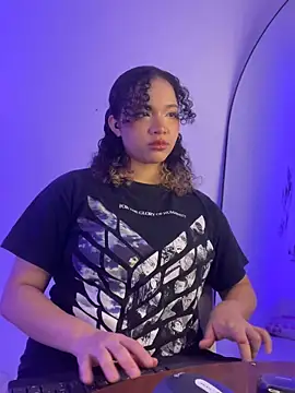 Snapshot of MadelineBenet chatting on 18, 11, 2025 MadelineBenet online show from 18, 11, 2025