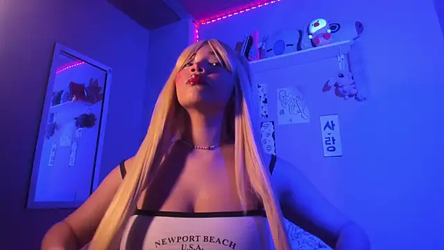 MadelineBenet online show from 8, 2, 2025