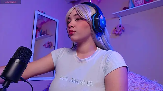 MadelineBenet online show from 6, 10, 2025