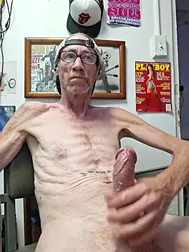 Snapshot of Undercover_Pornstar chatting on 3, 7, 2026 Undercover Pornstar online show from 3, 7, 2026