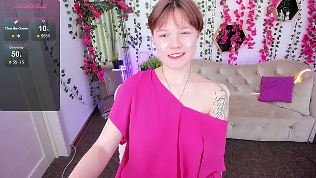 Snapshot of DreamyLuna chatting on 2, 12, 2025 DreamyLuna online show from 2, 12, 2025