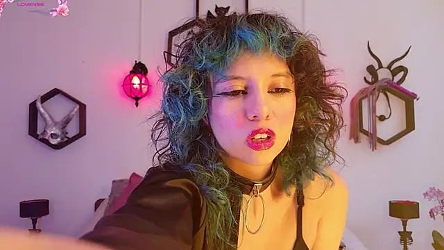 Snapshot of Sweet_Chaos chatting on 18, 11, 2025 Sweet Chaos online show from 18, 11, 2025