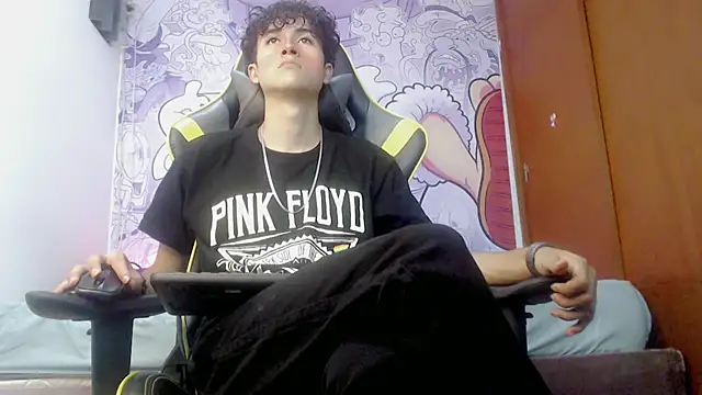 Snapshot of johnny_cagee chatting on 1, 2, 2025 johnny cagee online show from 1, 2, 2025