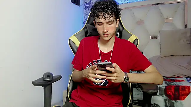 Snapshot of johnny_cagee chatting on 2, 10, 2025 johnny cagee online show from 2, 10, 2025