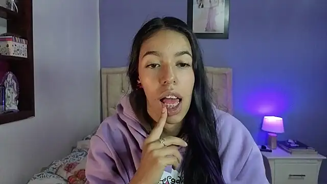 stephania t online show from 24, 4, 2026
