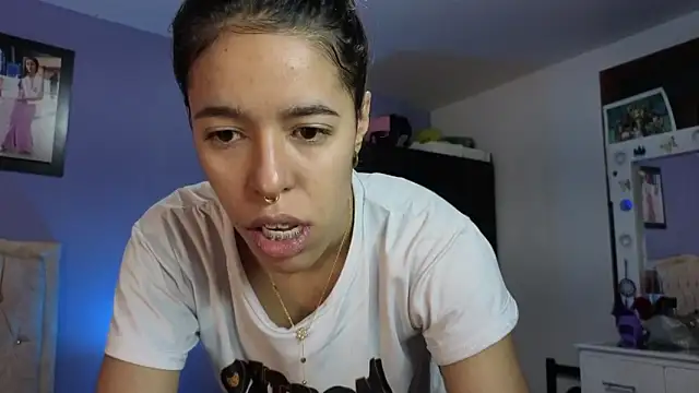 Snapshot of stephania_t chatting on 15, 5, 2026 stephania t online show from 15, 5, 2026
