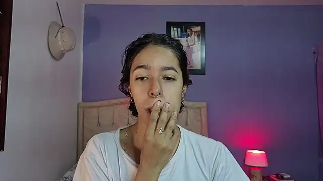 Snapshot of stephania_t chatting on 19, 5, 2026 stephania t online show from 19, 5, 2026