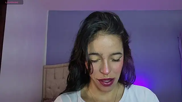 Snapshot of stephania_t chatting on 6, 5, 2026 stephania t online show from 6, 5, 2026