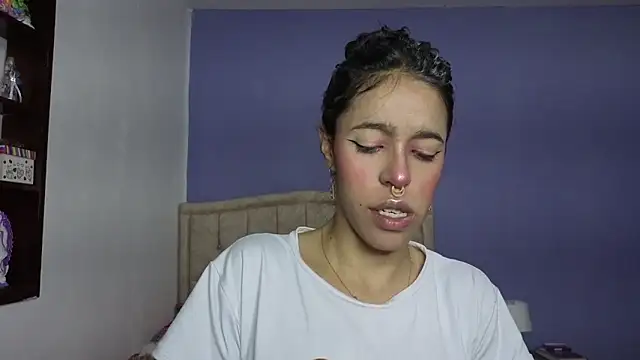 Snapshot of stephania_t chatting on 8, 5, 2026 stephania t online show from 8, 5, 2026