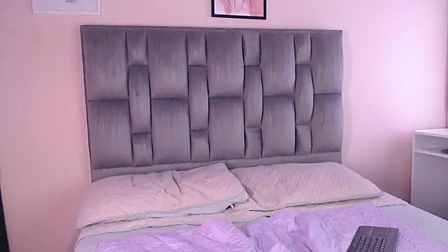 Snapshot of julz_03 chatting on 27, 10, 2025 julz 03 online show from 27, 10, 2025