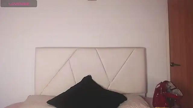 Snapshot of julz_03 chatting on 12, 11, 2025 julz 03 online show from 12, 11, 2025