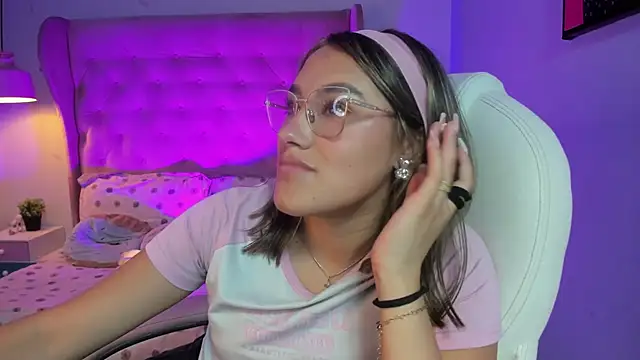  Sophie  miller online show from 4, 3, 2026